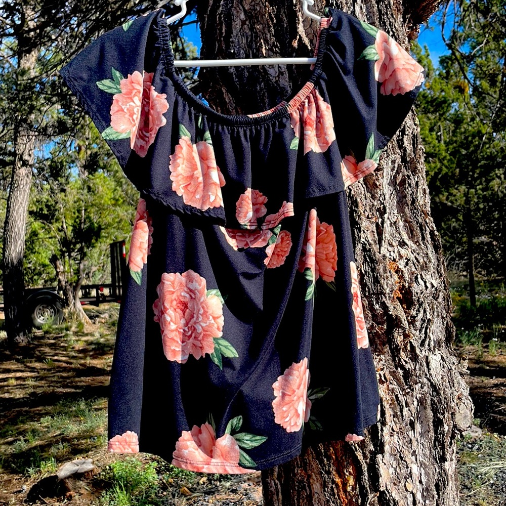 Say Anything Floral Top On the shoulder or off, you choose. Women’s 1X